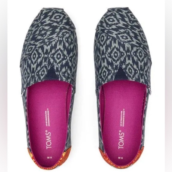 TOM's Blue Southwest Inspired Slip On - Size 7.5 Wide - Picture 2 of 5